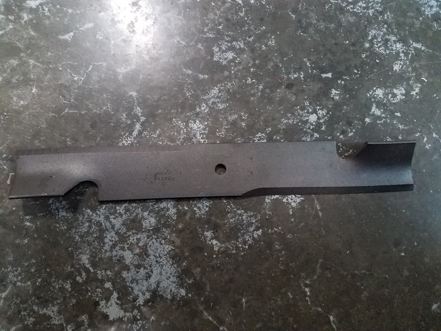 50040773 BLADE,18" CW PARALLEL LIFT