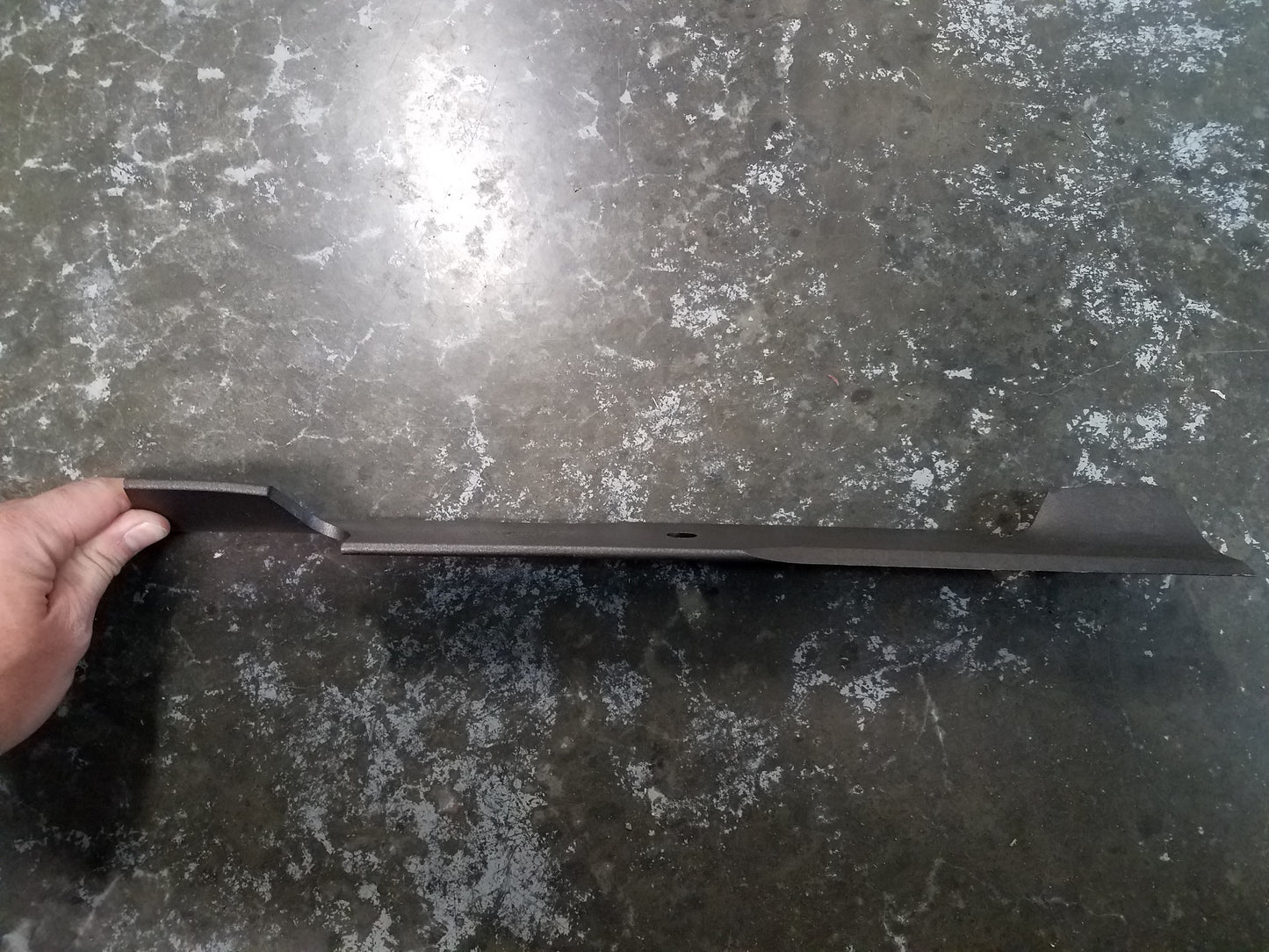 50040773 BLADE,18" CW PARALLEL LIFT